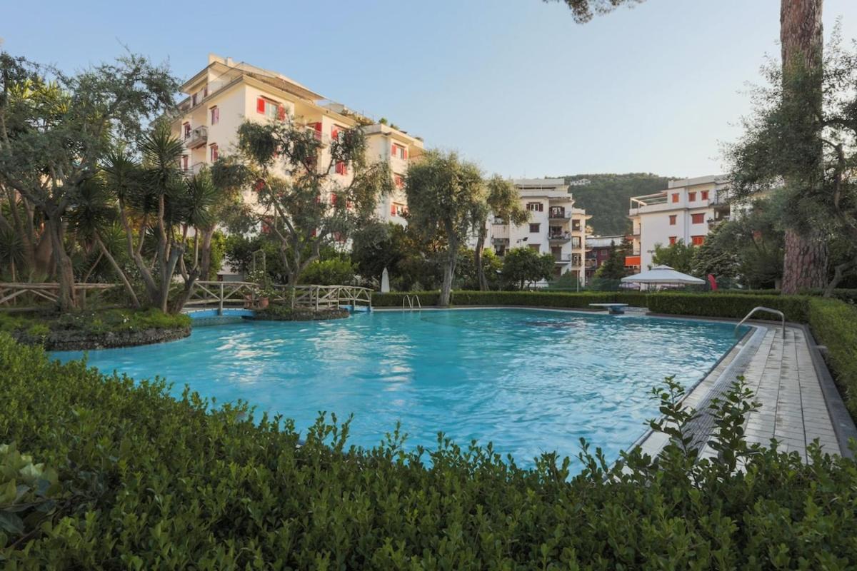 Sorrentovibes - Modern Apartment With Terrace, Swimming Pool&Tennis Eksteriør billede
