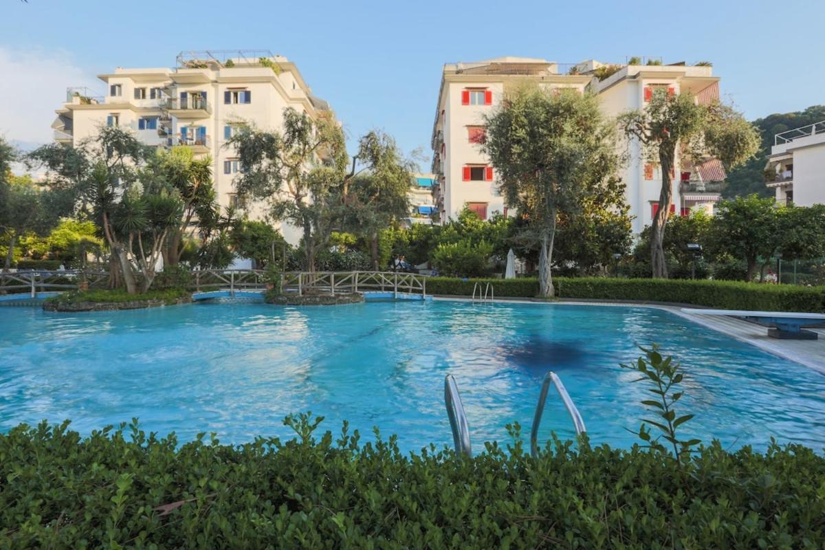 Sorrentovibes - Modern Apartment With Terrace, Swimming Pool&Tennis Eksteriør billede